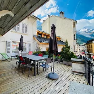 https://villa-leon.hotels-rhonealpes.com